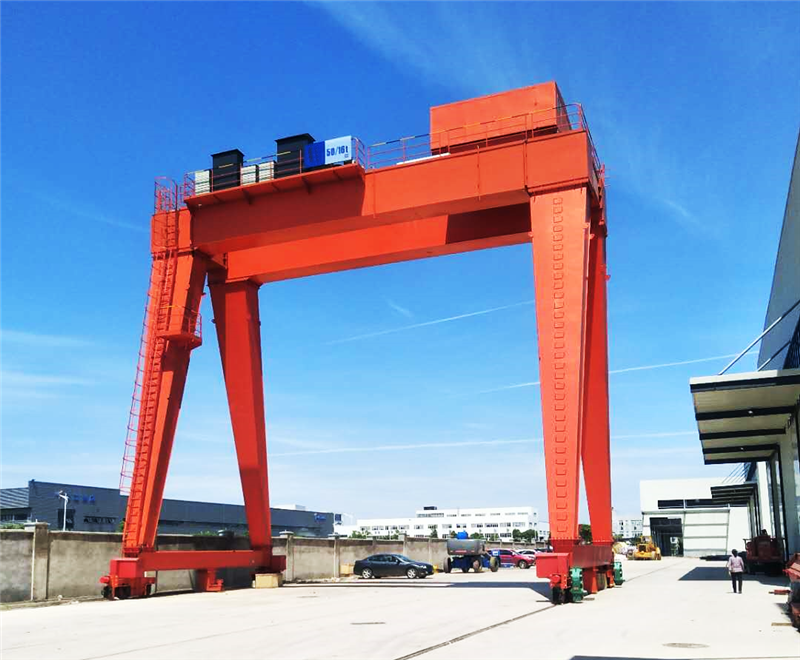 歐式新型雙主梁門式起重機(jī)